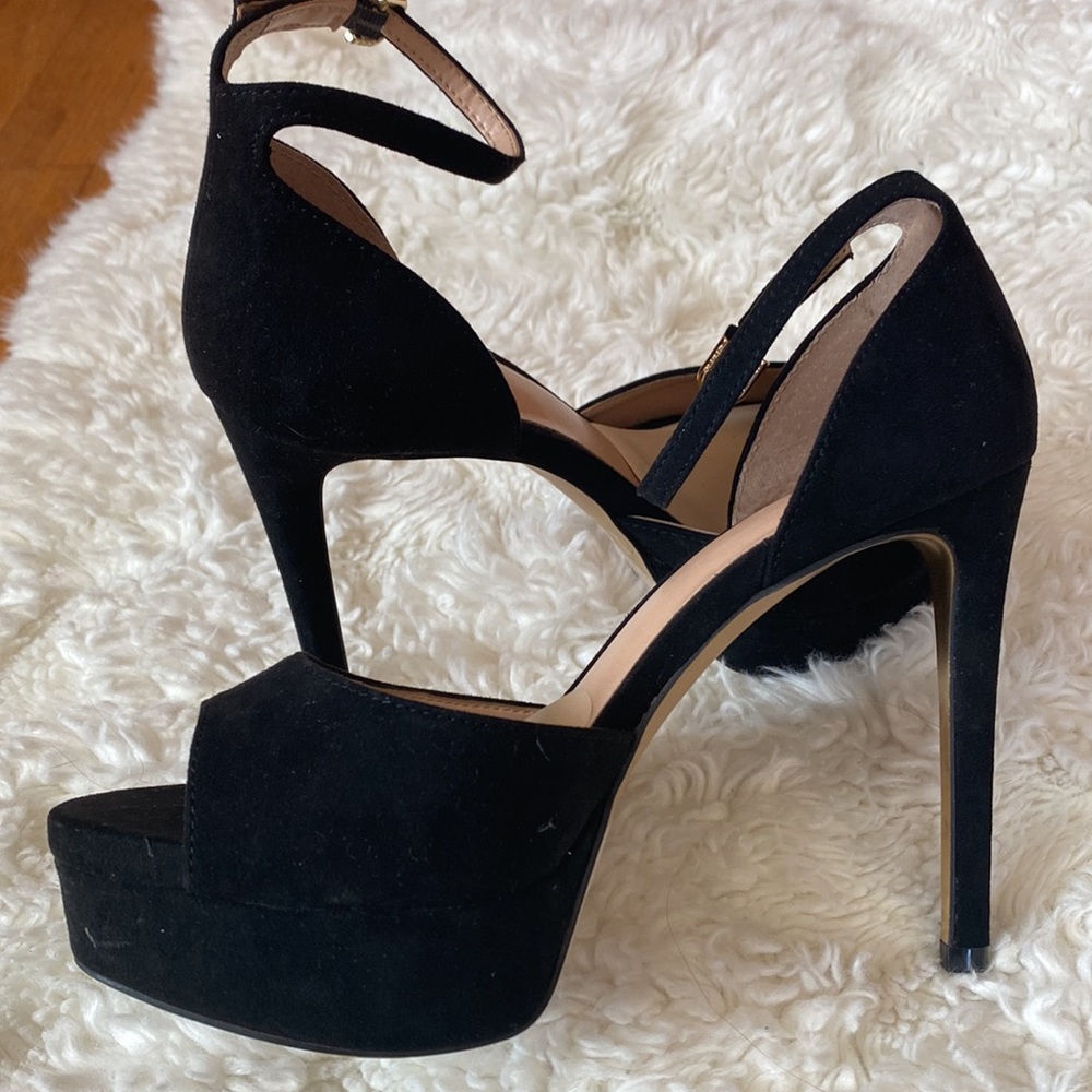 Jennifer Lopez Black Platform Heels